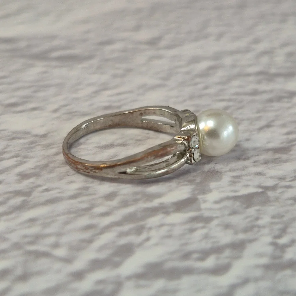 Silver Tone Faux Pearl Rhinestone Split Shank Cocktail Ring Women Size 9